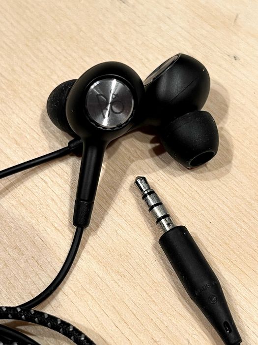 Навушники Beoplay, B&O Play