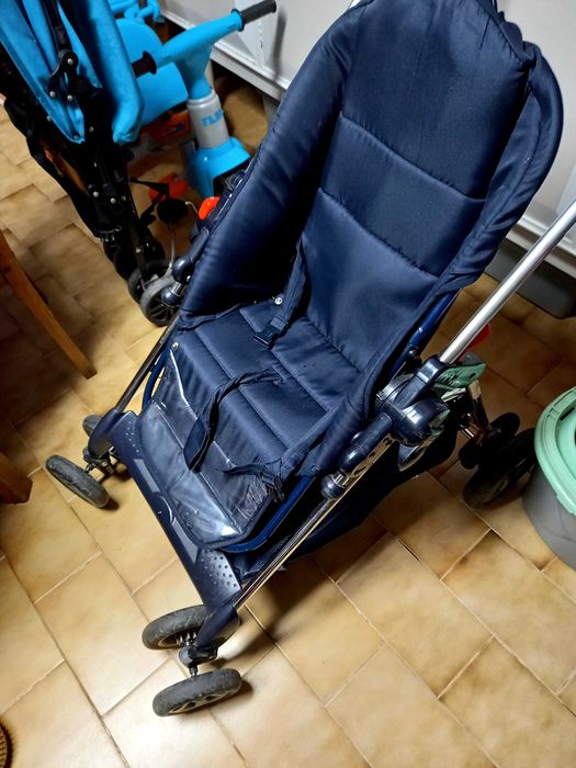 Carrinho de bebé com ovo