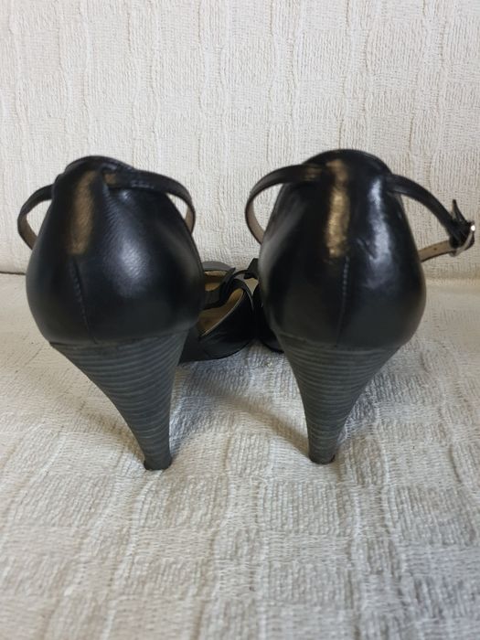 Buty na obcasie rozmiar 38