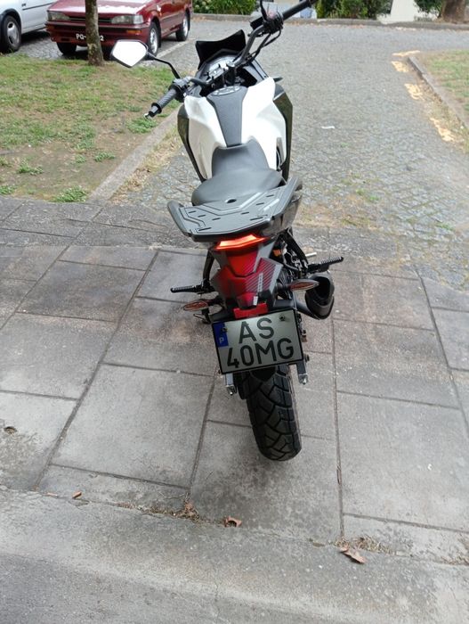 Mota 125  SYM NH-T de 2023, versão com ABS