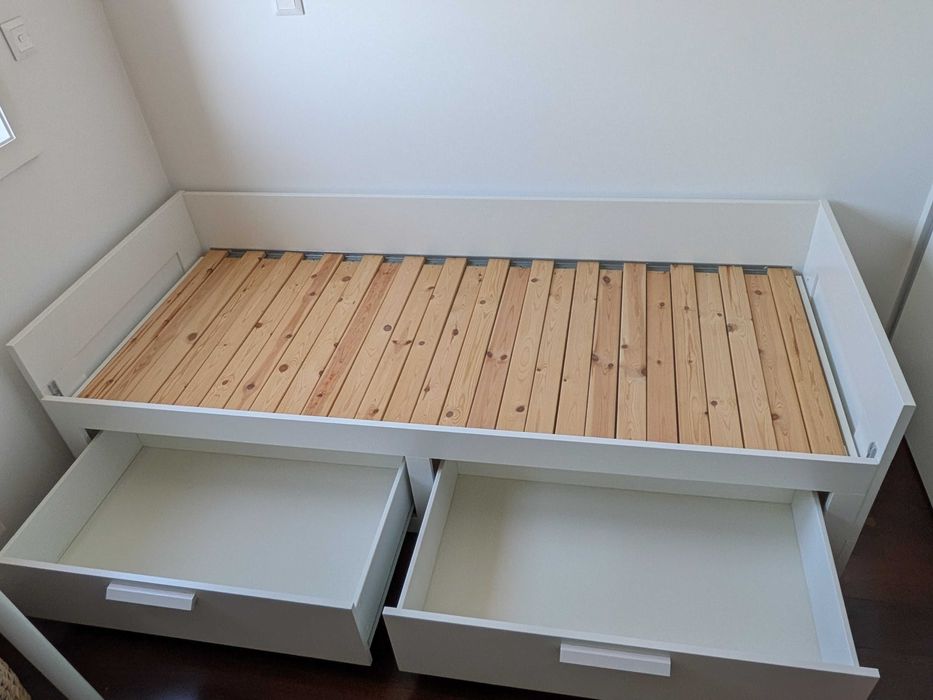 Vendo cama de solteiro IKEA BRIMNES com dois colchões