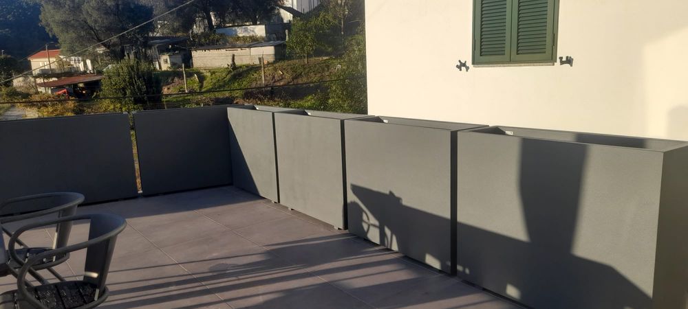 Floreira Mod. 120x30xh85cm RAL 7016