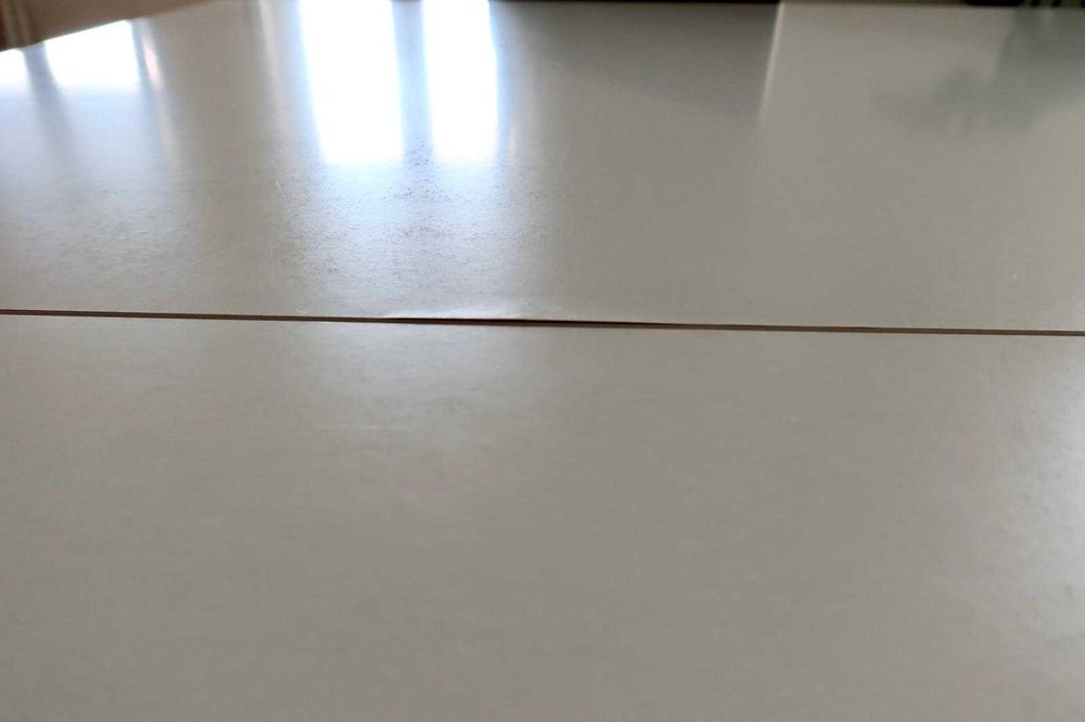 Mesa branca extensível