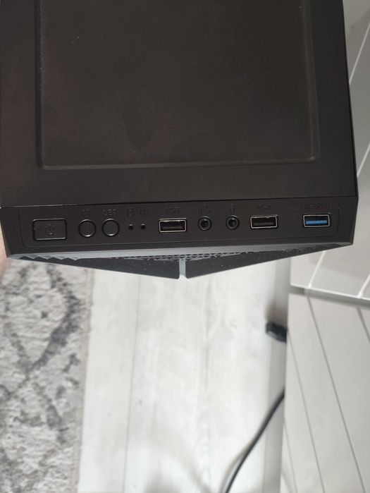 PC R7 2700 / RX590 / 16GB RAM / 500GB SSD