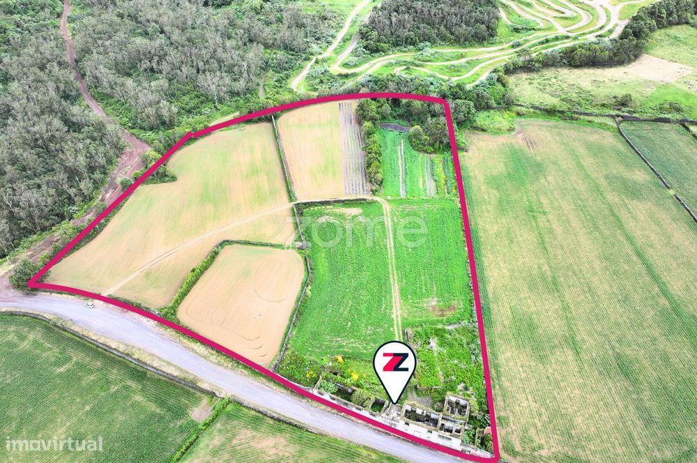 Exclusivo na Ribeira Grande-Imóvel envolvido em Natureza e Privacid...