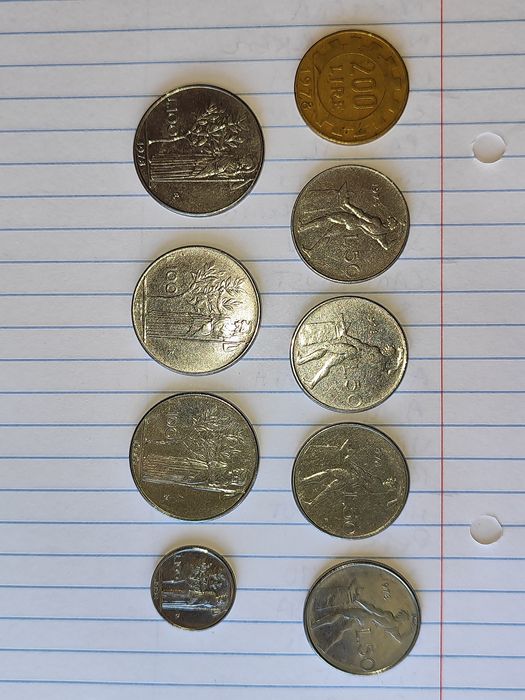 Lote de moedas de vários países - são 51 moedas