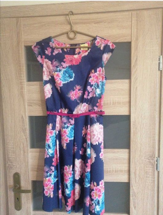Sukienka granatowa w kwiaty 38