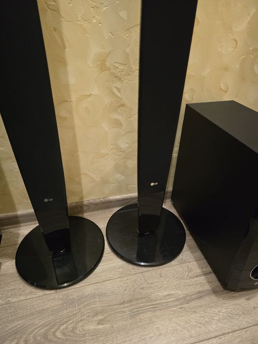 Домашній кінотеатр LG,4 колонки і сабвуфер,без ресівера.