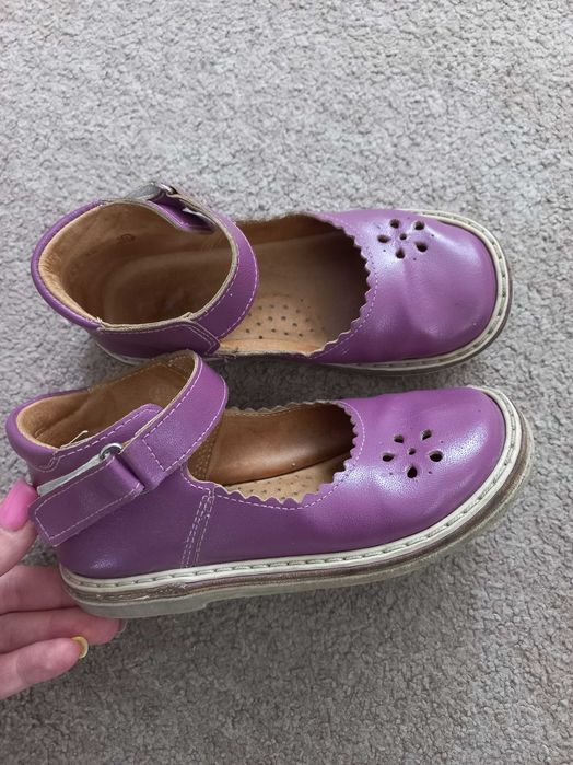 Туфлі.Сандалі для дівчинки.