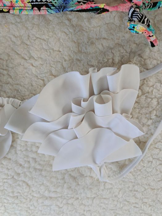 Bikini, kostium kąpielowy.