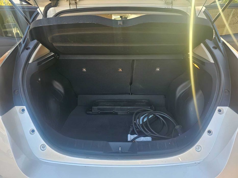 Nissan LEAF      2018