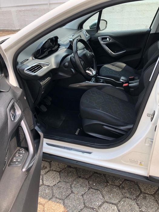 Peugeot 2008 1.5 BlueHDI Style 2019  Full extras