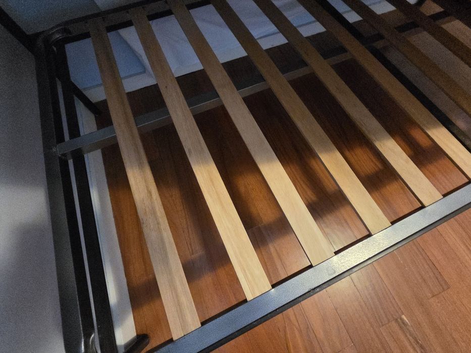 Cama em ferro com colchão