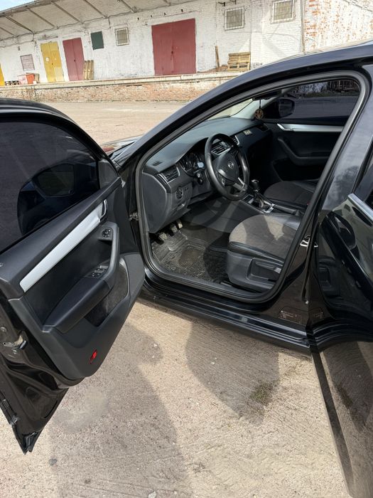 Шкода  октавія A7 2013року,1.6дизель,обслужена,2 ключа,2 комплекти дисків та гуми