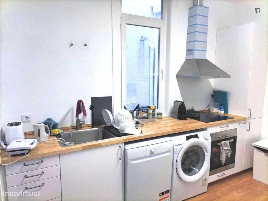 Quarto - localizado em Arroios Lisbon