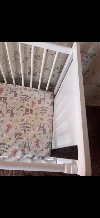 Кроватка і комод