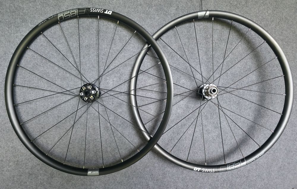 Koła Gravel 27,5 584x20 DT Swiss E1850 NT-D791SB NT-D792SB disc 6śrub przód 9qr/12/15, tył 135qr/142