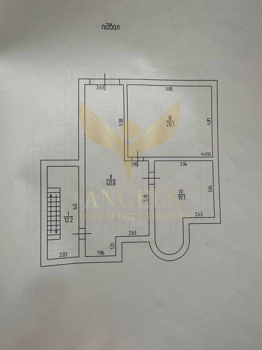 Продаж двоповерхового будинку із трьома гаражами та -1 поверхом