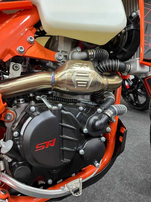 Мотоцикл STN V8 Motard