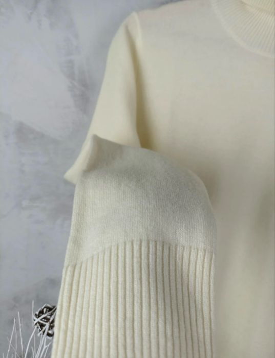 Nowy kremowy śmietankowy sweter golf 100% merino 36S 38M
