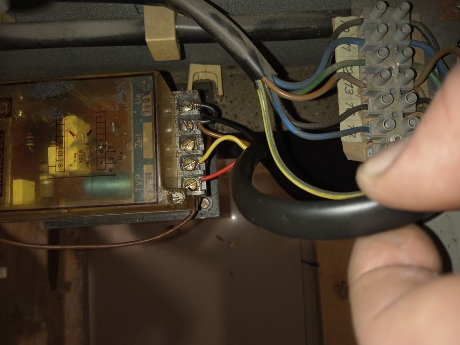 Електромонтер      .