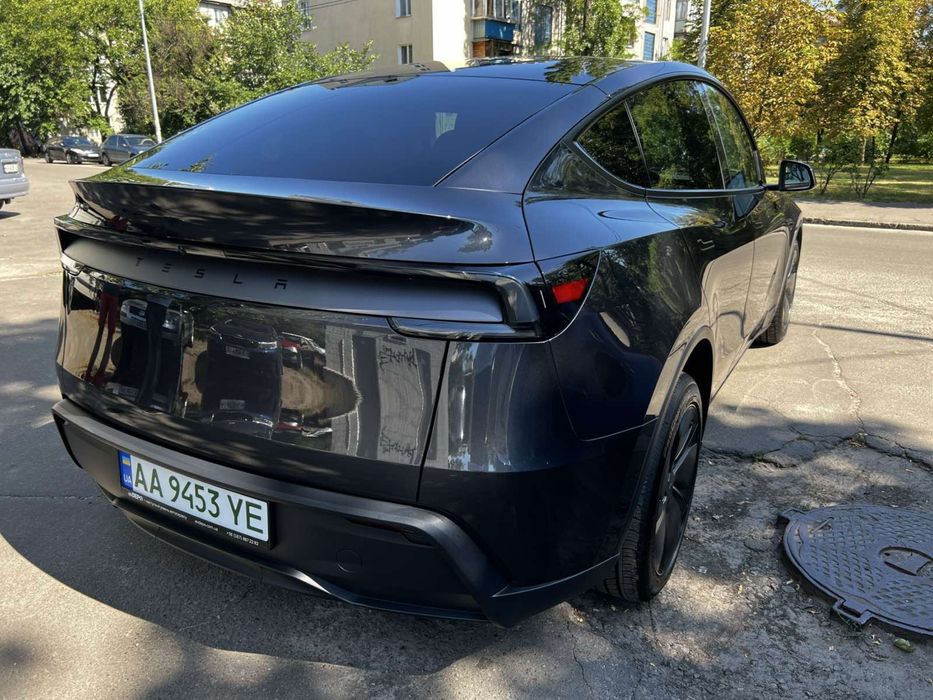 Продам Tesla model Y.
