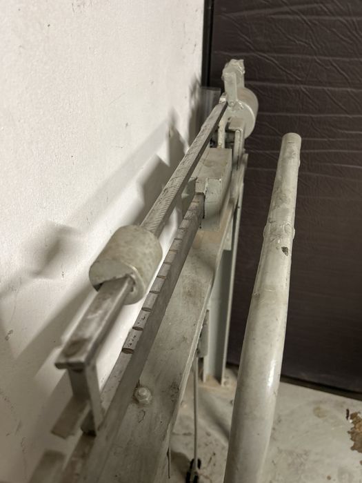 Duża waga metalowa