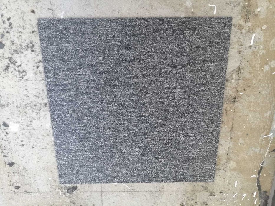 Wykładzina dywanowa płytka Interface 50x50 z demontażu stan bdb  110m2