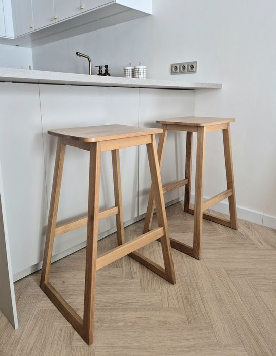 Zestaw 2 szt. Krzesła barowe dębowe Korlan hokery do wyspy stołki bar