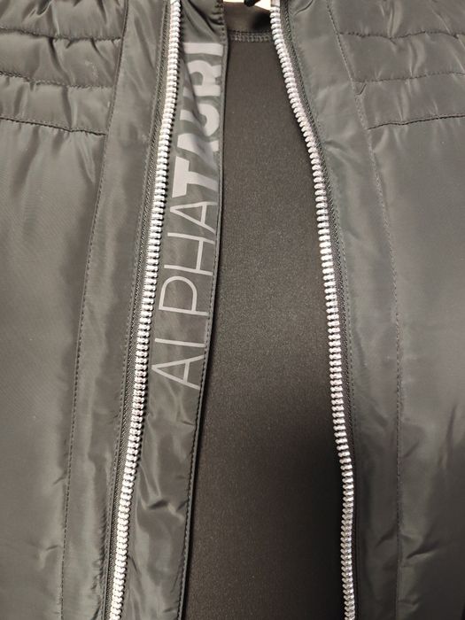 Kurtka przejściowa PrimaLoft Alpha Tauri Red Bull rozm M /L