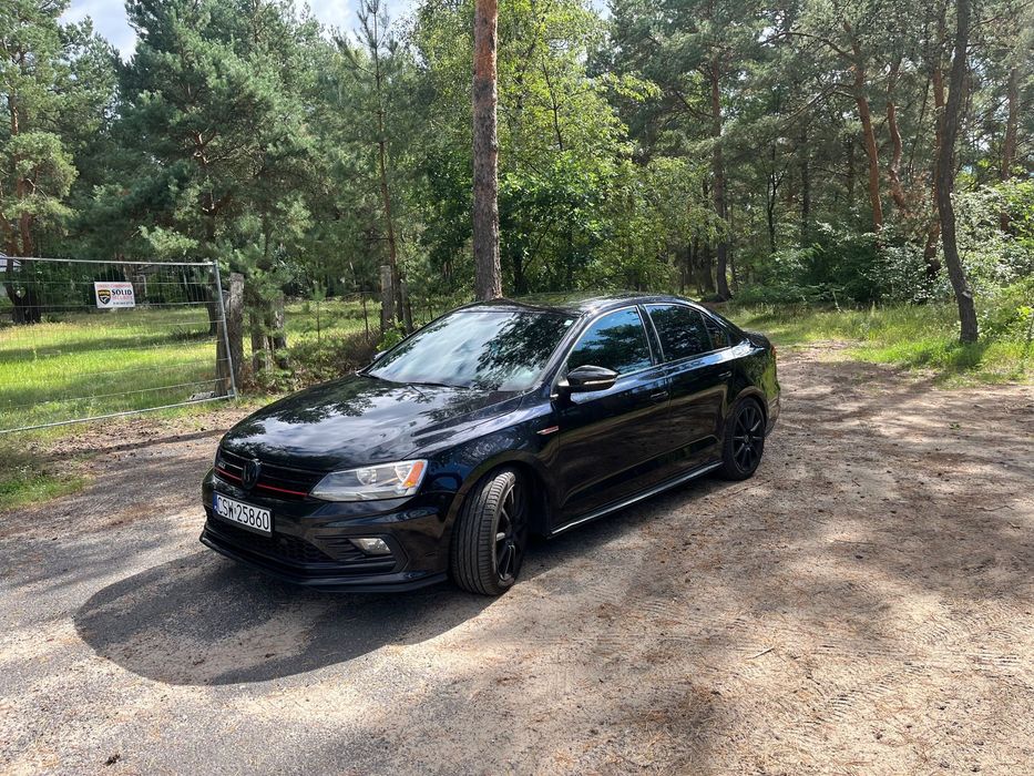 Volkswagen Jetta Sprzedam jette gli z 2016 roku.
