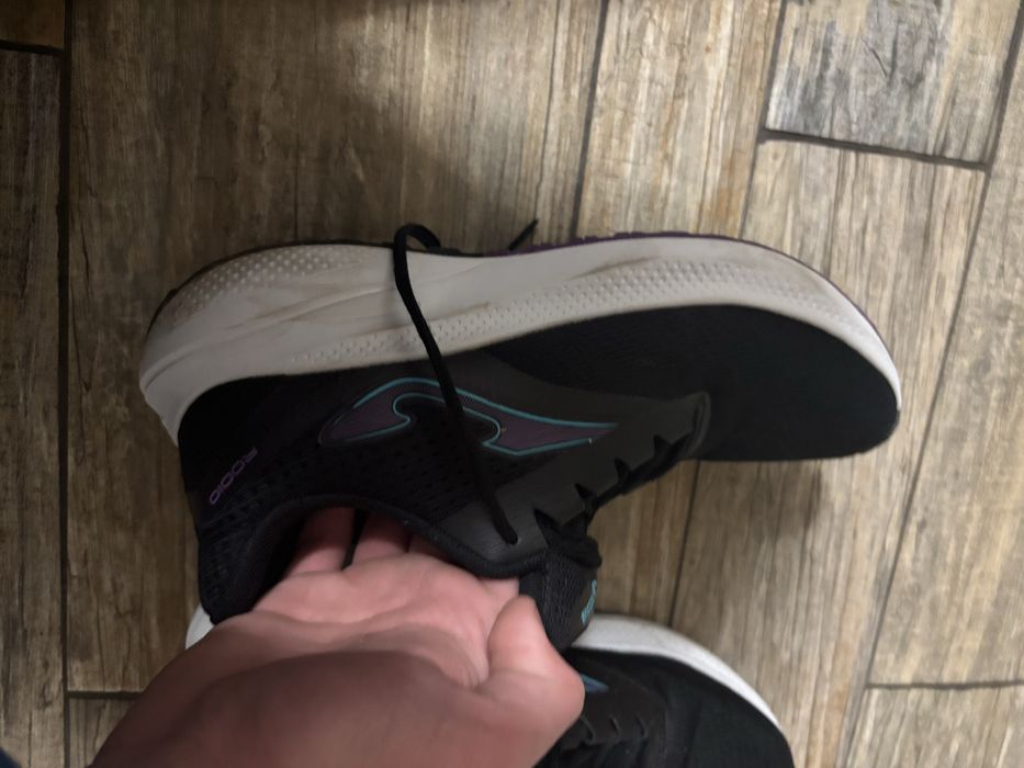 Кросівки спортивні