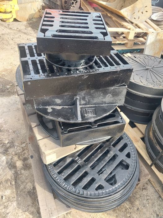 Właz żeliwny pokrywa szamba