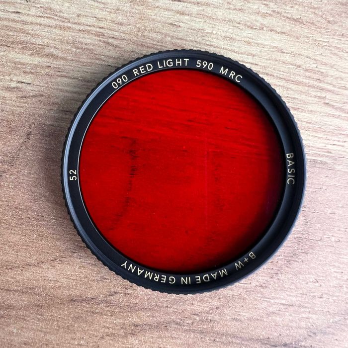 B+W Basic Red Light 590 (090) MCR filter 52mm