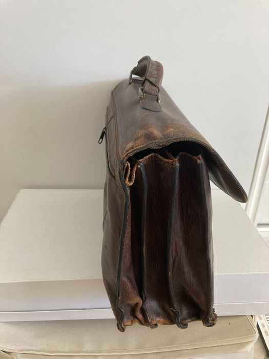 Mala em couro marca bugatty