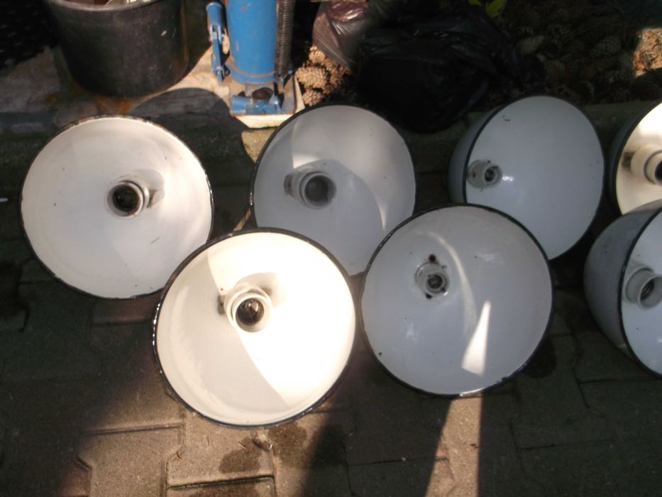 lampy emaliowane przemysłowe z epoki prlu