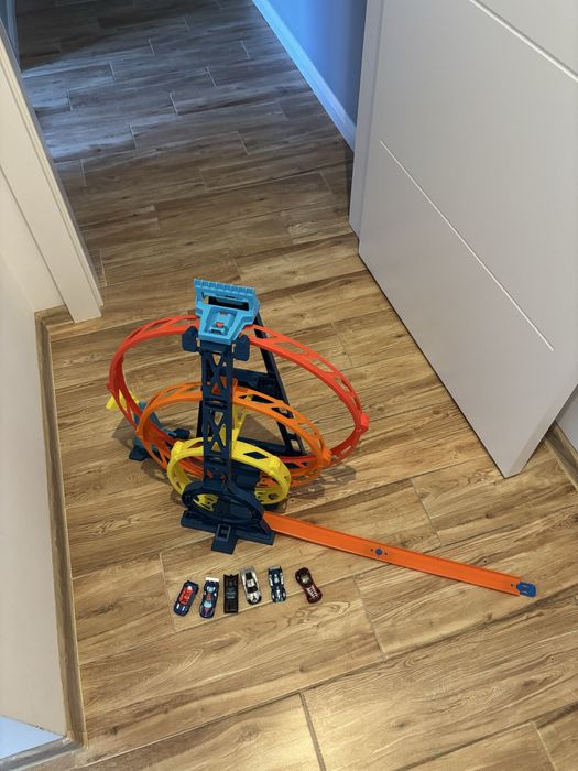 Duzy tor Hot Wheels potrójna pętla