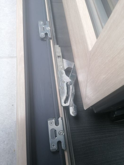 Serwis pogwarancyjny/Naprawy/Okna/Drzwi/Rolety/Żaluzje/Bramy/Alu/PCV