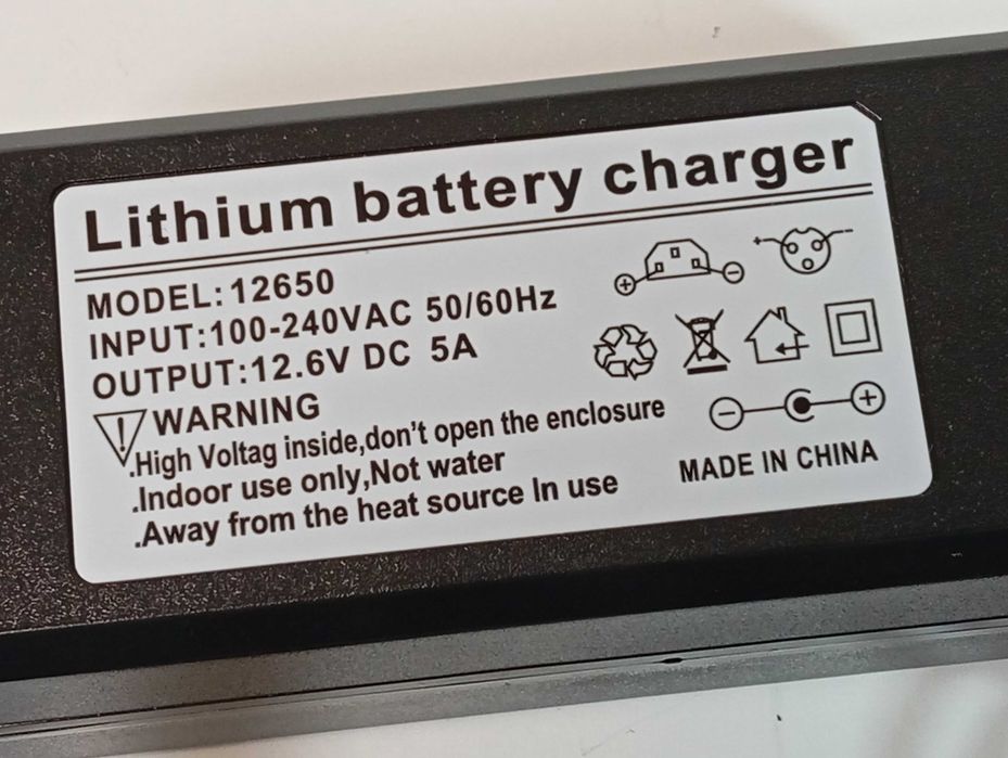 Зарядное устройство для литиевых аккумуляторов 12.6V DC, 5A