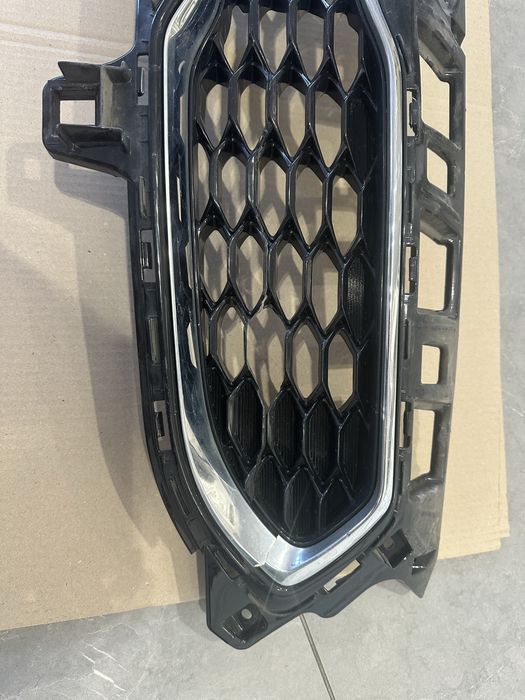 Продам решетку КіА Ceed SW 2019