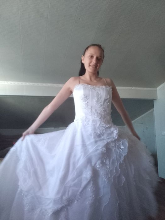 Продам весільну сукню
