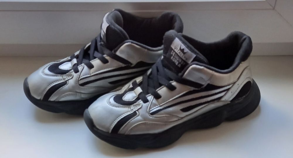 Кросівки дитячі спортивні