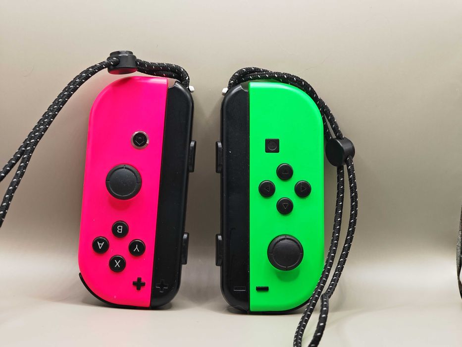 Nintendo Switch OLED 4x Joy Con Karta 128GB Etui i inne dodatki BIAŁA