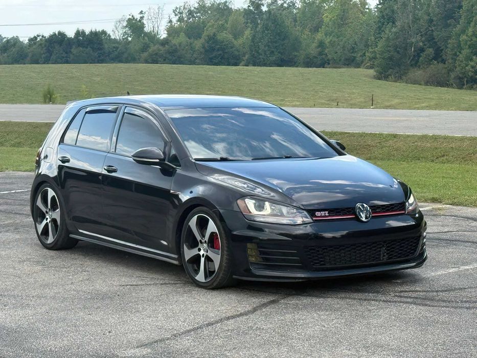 Volkswagen Golf GTI SE 4-Door      2017