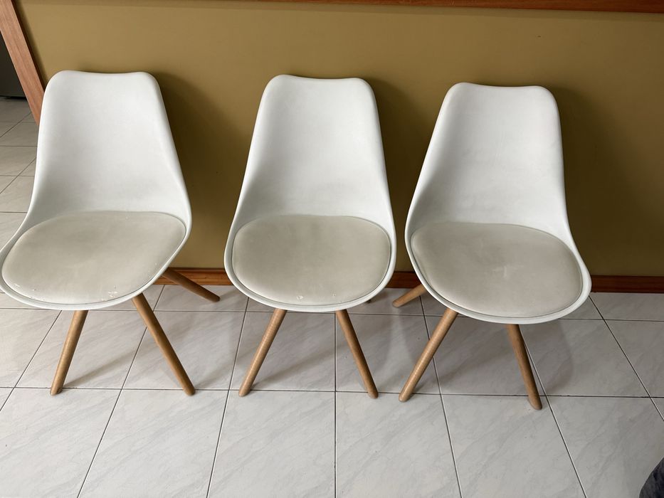 Conjunto de 6 cadeiras estilo Eames brancas