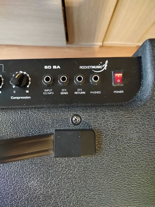 Używany wzmacniacz bwbasowy Rocket Music 60 Wat w bardzo dobrym stanie