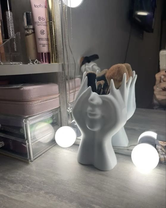 Унікальний тримач для пензлів та аксесуарів / тримач