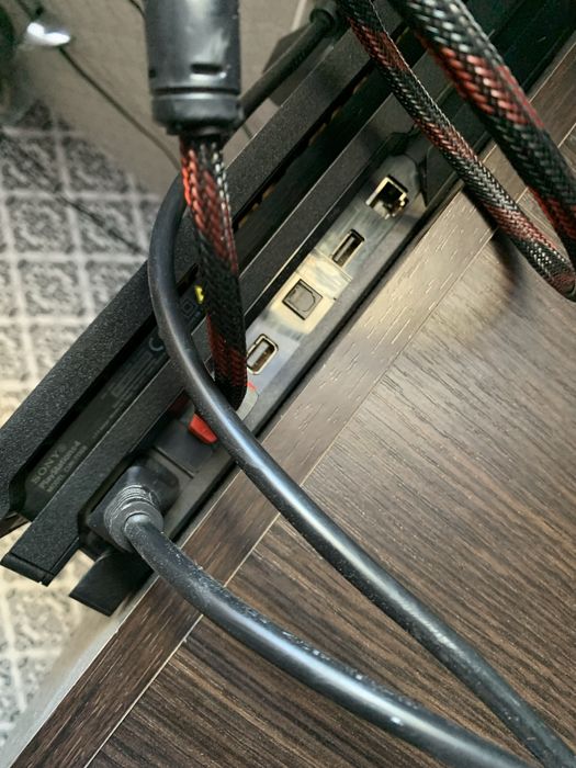 Ps 4 pro + два джойстика та диск