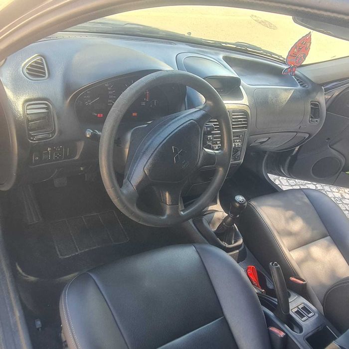 Vendo Mitsubishi carisma 1.6 2003