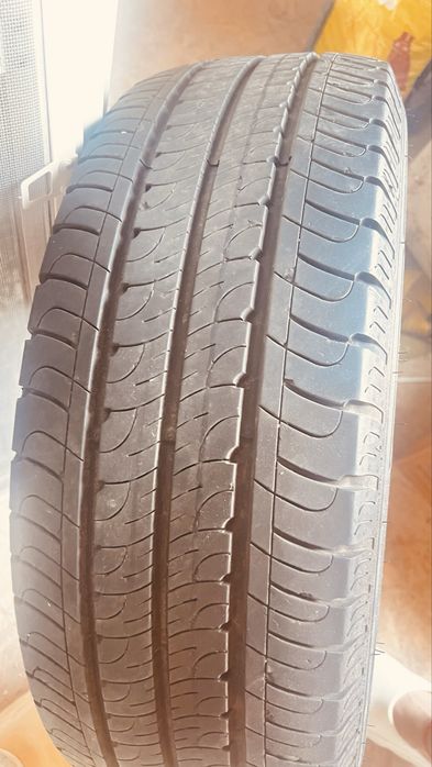 Резину 215/65R16c 109/107T.   2 шт